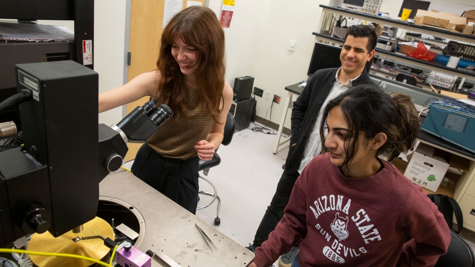 Electrical engineering students Hailey Warner and Priyanka Ravindran conduct research in Ivan Sanchez Esqueda's lab.