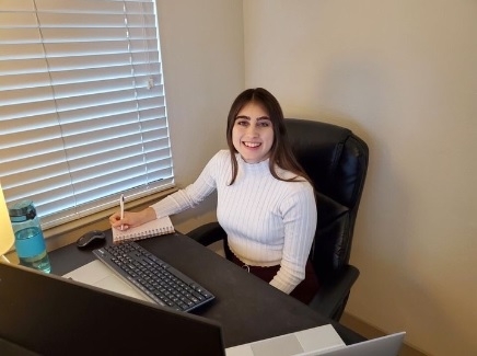 ASU pre-health student Alexia Childress working at her computer