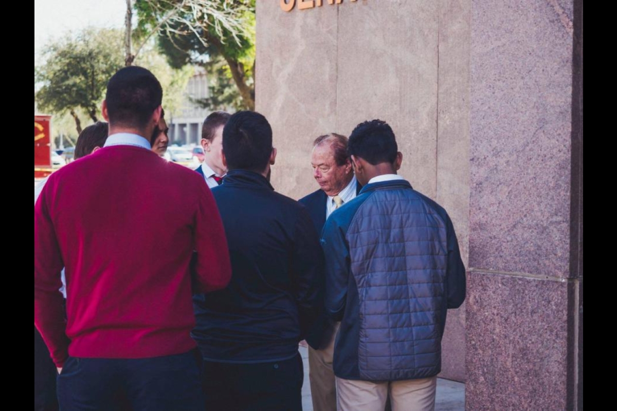 Students meet with Arizona Senate representative Frank Pratt during Aliento's Education Day event in January.