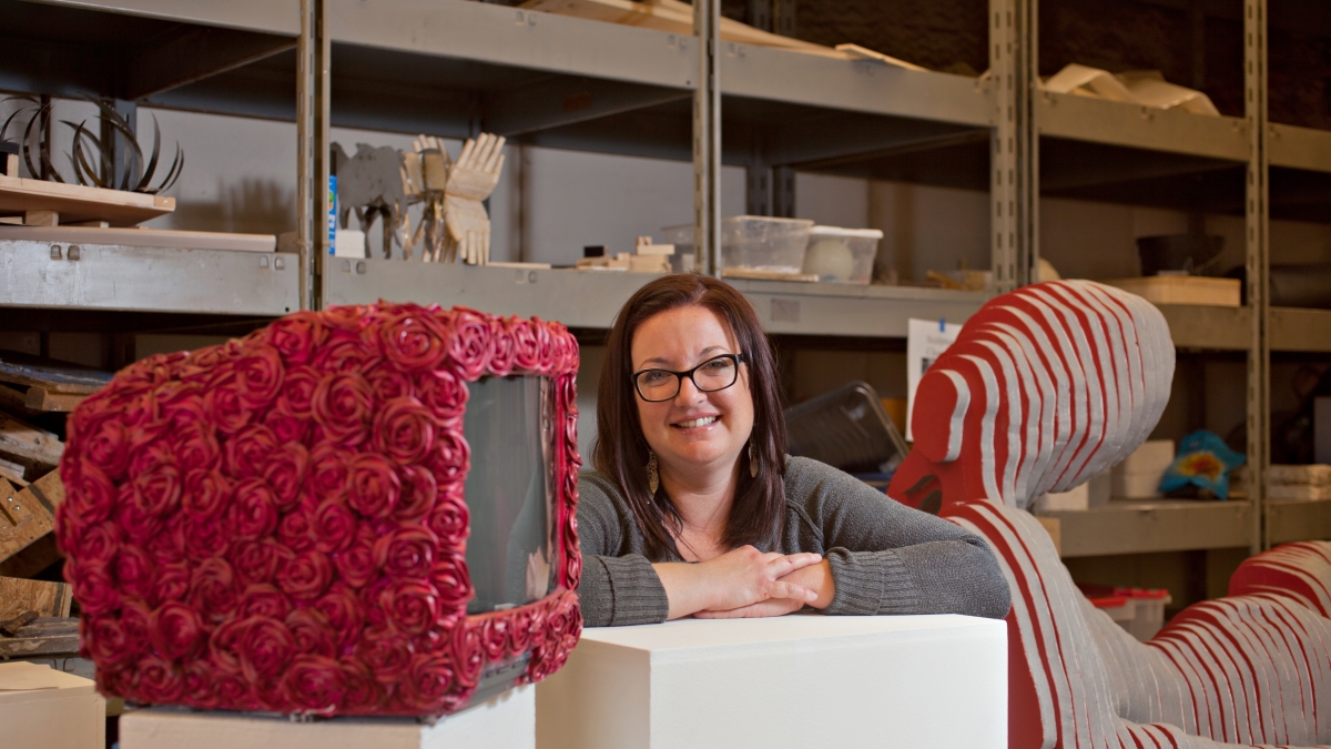 woman in traditional Diné/Navajo dress